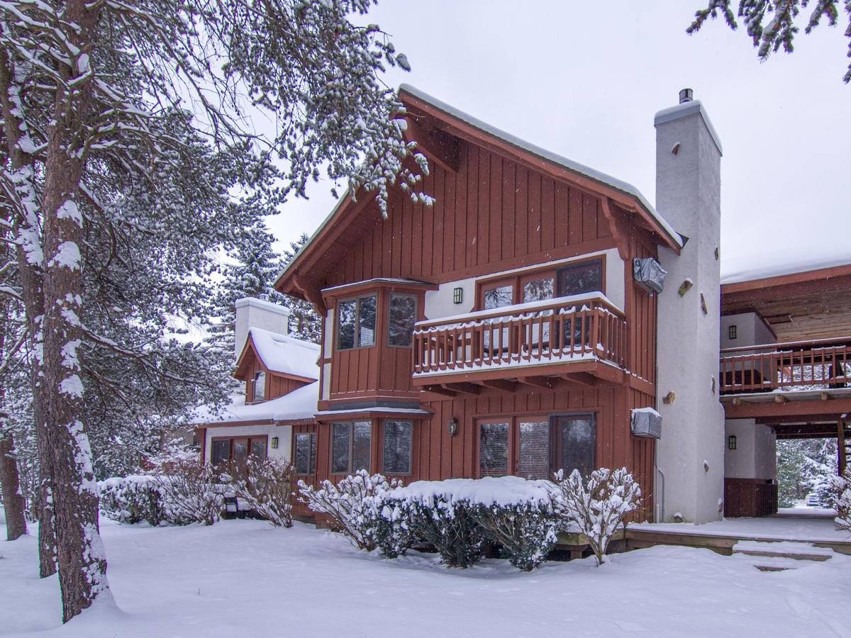 Crystal Mountain 3*